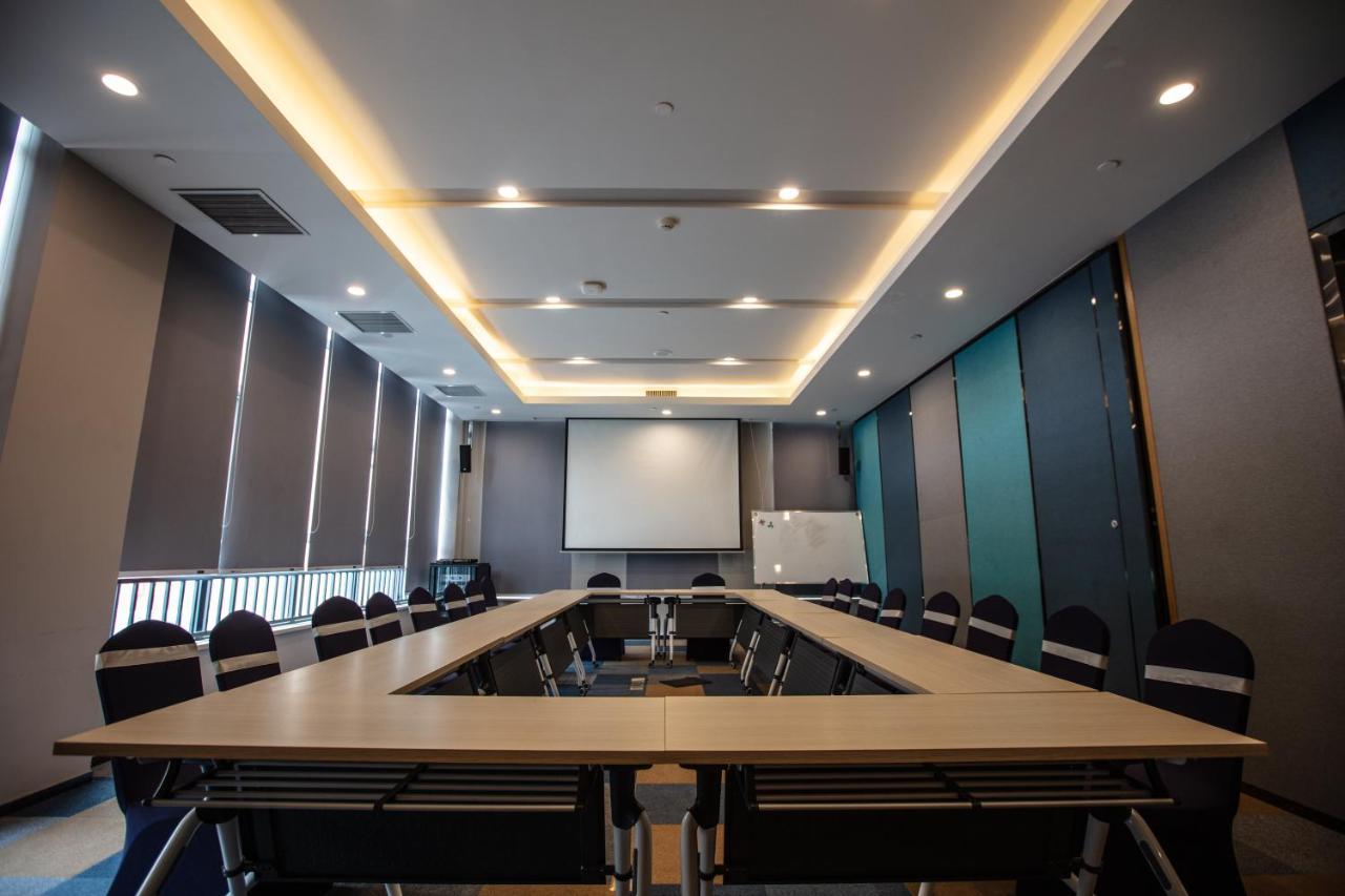 Holiday Inn Express Luoyang Xiyuan Esterno foto