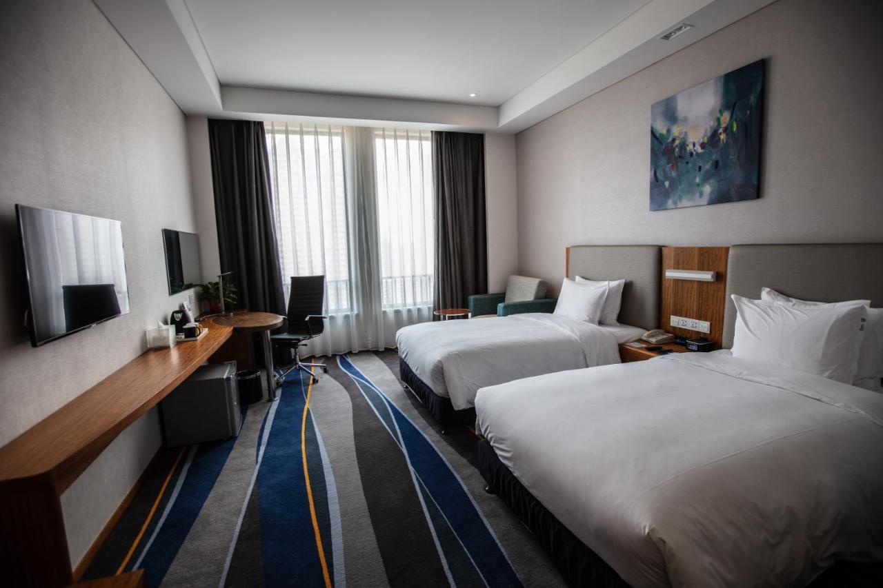 Holiday Inn Express Luoyang Xiyuan Esterno foto