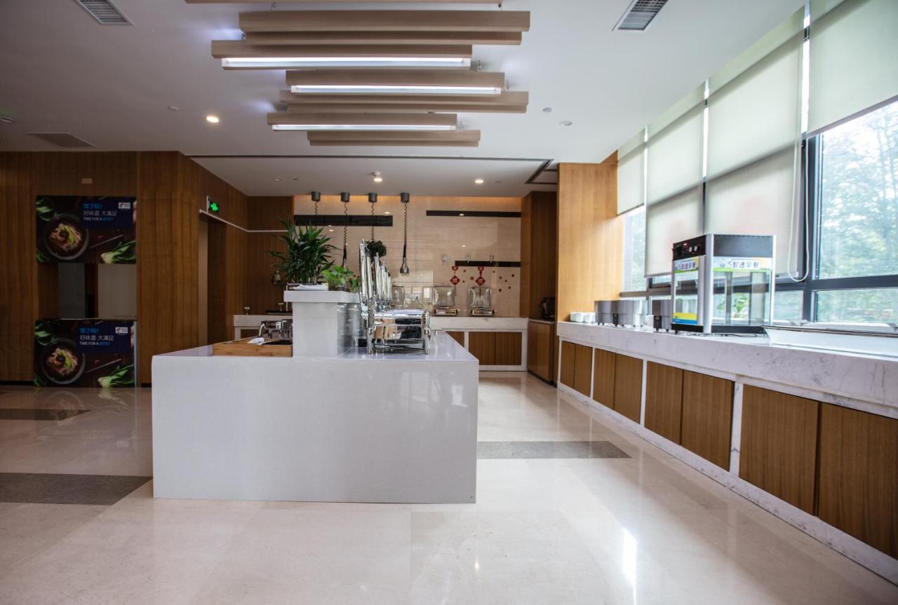 Holiday Inn Express Luoyang Xiyuan Esterno foto