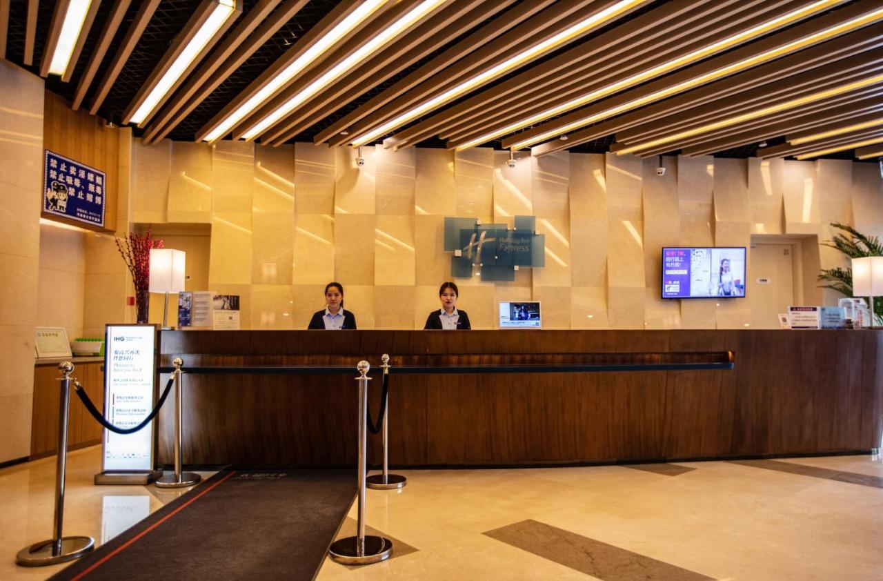 Holiday Inn Express Luoyang Xiyuan Esterno foto